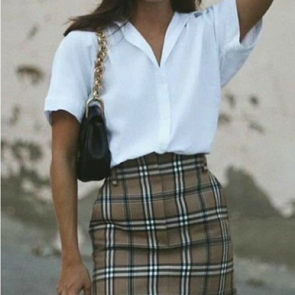 Chunky Gold Chain Faux Leather Clutch - Picture 8 of 9